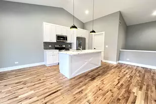 516 Cobblestone Cir, Harvard, IL 60033 - Photo 7