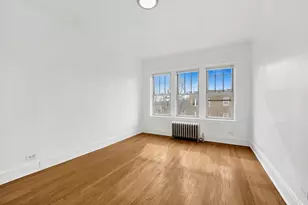 4742 W Roscoe St, Chicago, IL 60641 - Photo 3