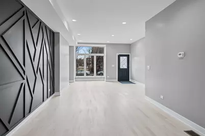 2816 W Warren Boulevard, Chicago, IL 60612 - Photo 3