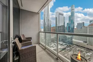 240 E Illinois St, Chicago, IL 60611 - Photo 17