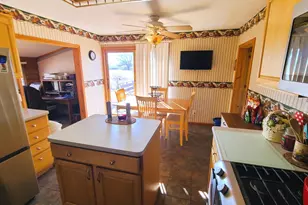 104 N E Ave, Amboy, IL 61310 - Photo 5