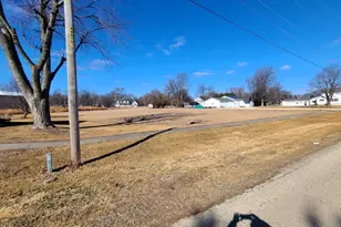 104 N E Ave, Amboy, IL 61310 - Photo 3