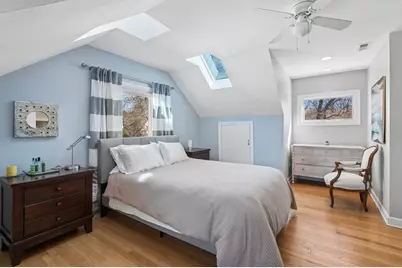 6831 N Kilpatrick Avenue, Lincolnwood, IL 60712 - Photo 11