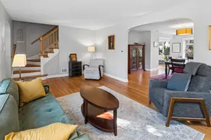 6831 N Kilpatrick Ave, Lincolnwood, IL 60712 - Photo 3