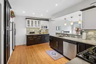 6831 N Kilpatrick Ave, Lincolnwood, IL 60712 - Photo 9