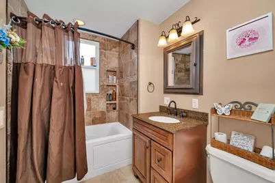 565 E Norris Drive, Ottawa, IL 61350 - Photo 17