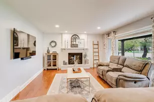 2822 N Brighton Pl, Arlington Heights, IL 60004 - Photo 3