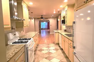 8609 S Indiana Ave, Chicago, IL 60619 - Photo 11