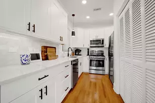 856 W Buckingham Pl, Chicago, IL 60657 - Photo 9