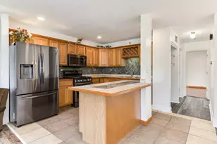 214 Far Hills Dr, Bolingbrook, IL 60440 - Photo 9