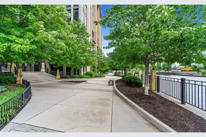 700 N Larrabee Street #1003, Chicago, IL 60654 - Photo 17