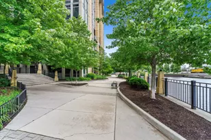 700 N Larrabee St, Chicago, IL 60654 - Photo 17