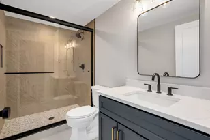 104 N Evergreen Ave, Elmhurst, IL 60126 - Photo 33