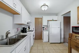 1215 Williams Port Dr, Westmont, IL 60559 - Photo 7