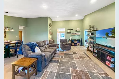 1150 S Greenfield Drive #1150, Freeport, IL 61032 - Photo 5