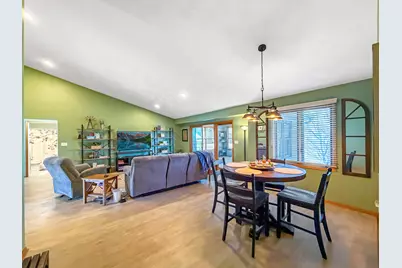 1150 S Greenfield Drive #1150, Freeport, IL 61032 - Photo 9