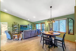 1150 S Greenfield Dr, Freeport, IL 61032 - Photo 9