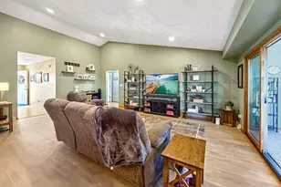 1150 S Greenfield Dr, Freeport, IL 61032 - Photo 5