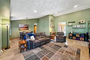 1150 S Greenfield Dr, Freeport, IL 61032 - Photo 3