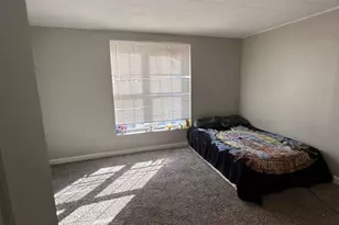 221 N Hickory St, Joliet, IL 60435 - Photo 5