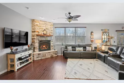 2165 Walnut Glen Boulevard, Island Lake, IL 60042 - Photo 7