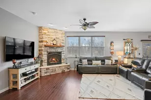 2165 Walnut Glen Blvd, Island Lake, IL 60042 - Photo 7