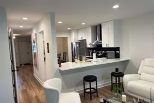 1056 Lakewood Cir, Carol Stream, IL 60188 - Photo 9