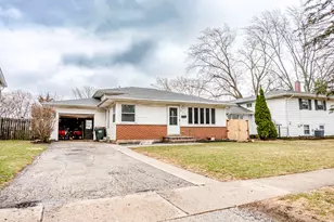 213 N Idlewild Ave, Mundelein, IL 60060 - Photo 1