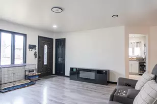 213 N Idlewild Ave, Mundelein, IL 60060 - Photo 5