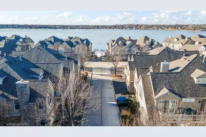 360 Promontory Lane #D, Wauconda, IL 60084 - Photo 3