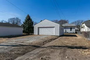 1217 35th St, Rock Island, IL 61201 - Photo 5