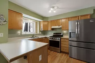 905 Grand Blvd, Wauconda, IL 60084 - Photo 9