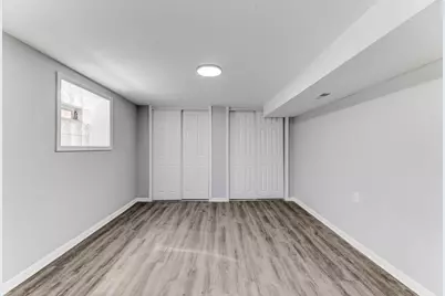 8109 S Marquette Avenue, Chicago, IL 60617 - Photo 25