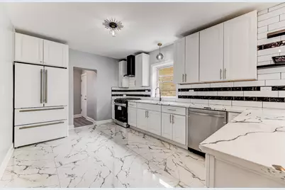 8109 S Marquette Avenue, Chicago, IL 60617 - Photo 11