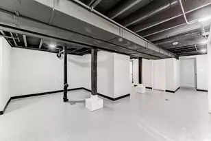 8109 S Marquette Ave, Chicago, IL 60617 - Photo 29