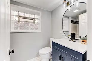 8109 S Marquette Ave, Chicago, IL 60617 - Photo 27