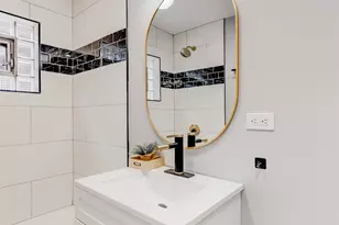 8109 S Marquette Ave, Chicago, IL 60617 - Photo 17