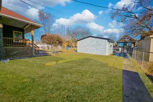 8109 S Marquette Ave, Chicago, IL 60617 - Photo 31