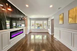 8109 S Marquette Ave, Chicago, IL 60617 - Photo 5