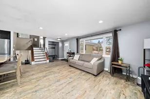 511 S Walnut Ln, Schaumburg, IL 60193 - Photo 3