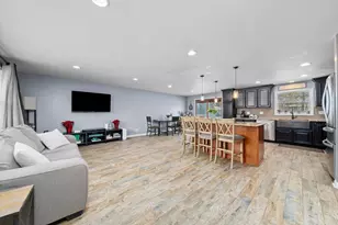 511 S Walnut Ln, Schaumburg, IL 60193 - Photo 5