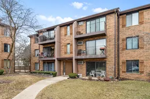 730 N Briar Hill Ln, Addison, IL 60101 - Photo 1