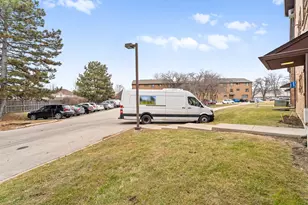 730 N Briar Hill Ln, Addison, IL 60101 - Photo 15