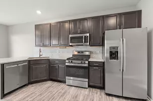 2045 Stuttle Rd, Batavia, IL 60510 - Photo 7