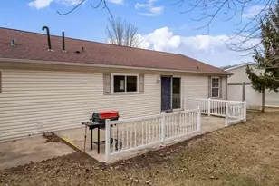 5647 Buttercup Ln, Machesney Park, IL 61115 - Photo 9