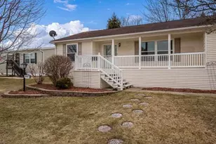 5647 Buttercup Ln, Machesney Park, IL 61115 - Photo 3