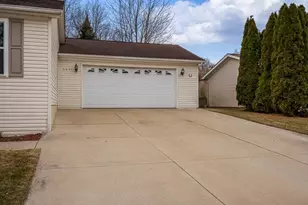 5647 Buttercup Ln, Machesney Park, IL 61115 - Photo 5