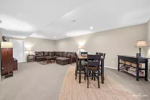 1721 Harcourt Dr, Woodridge, IL 60517 - Photo 29
