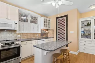 805 Hinman Ave, Evanston, IL 60202 - Photo 17