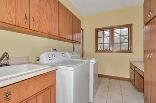 910 Oldfield Rd, Downers Grove, IL 60516 - Photo 23